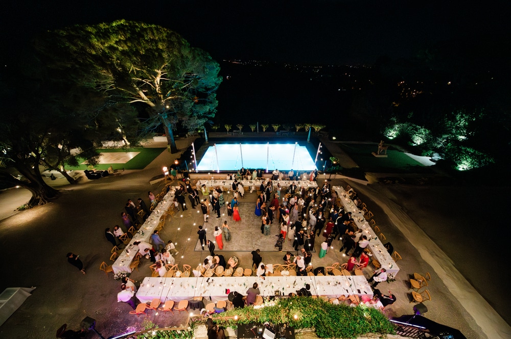 Diner, soirée et party à la Bastide du Roy, lieu de réception haut de gamme à Antibes, Côte d'Azur, en Provence