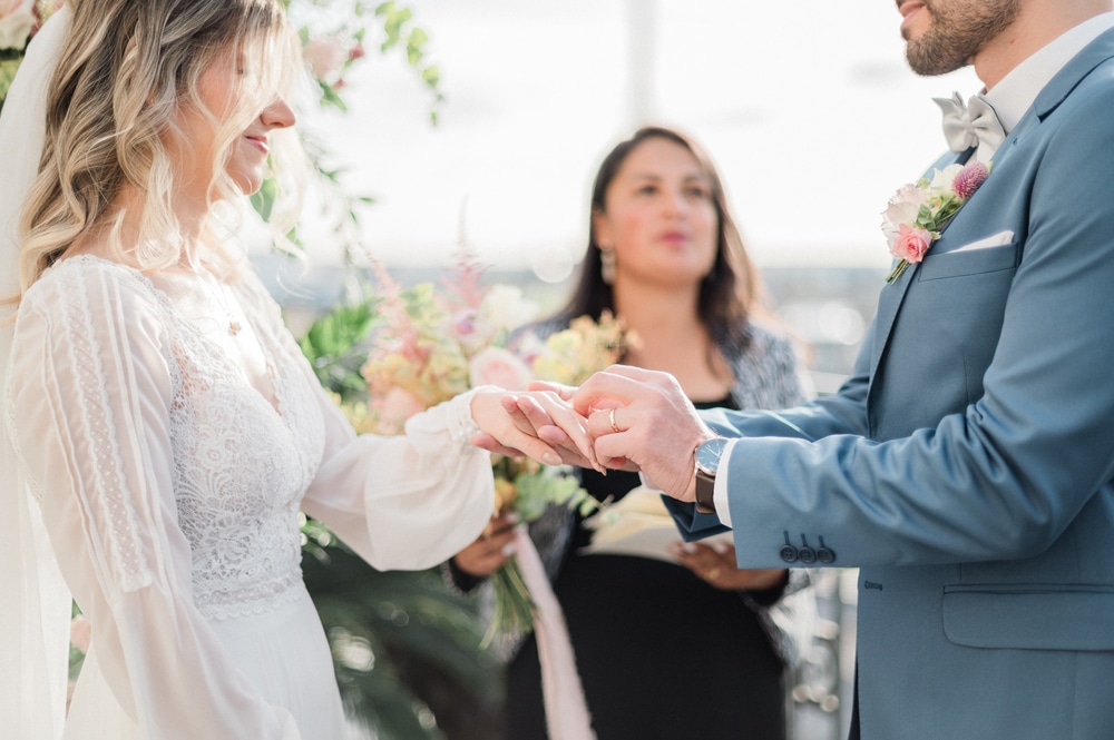 Cérémonie laïque pour un elopement à Paris, à l'Hôtel Marignan