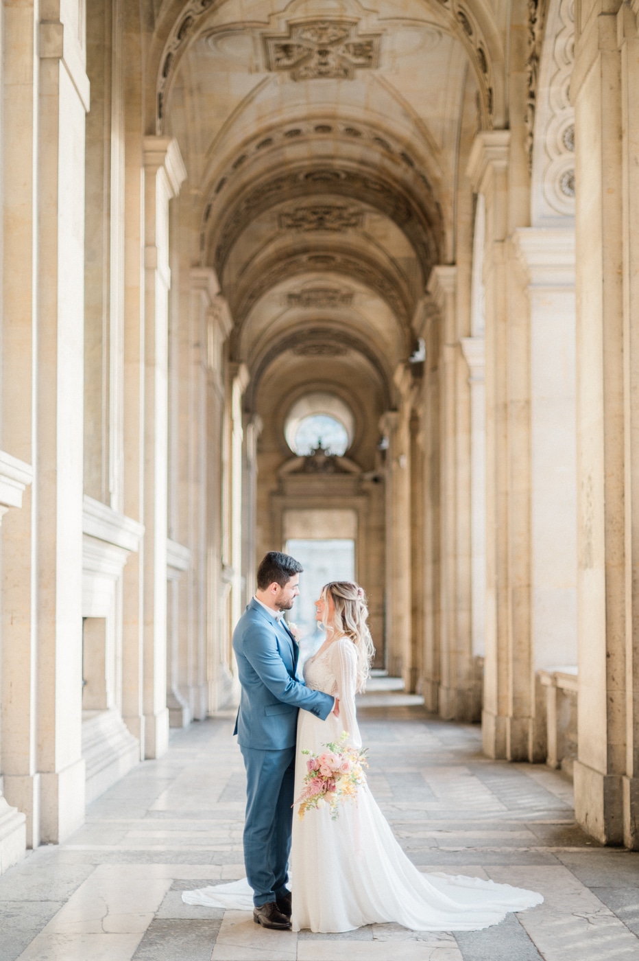 Séance photo de couple pour un elopement wedding à Paris