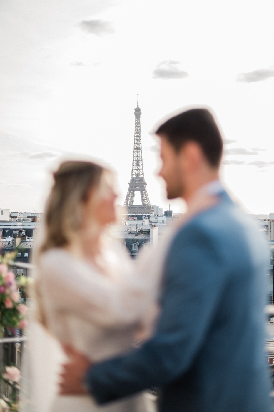 Séance photo de couple pour un elopement wedding à Paris