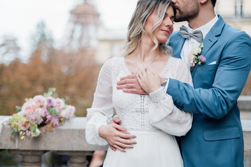 Séance photo de couple pour un elopement wedding à Paris