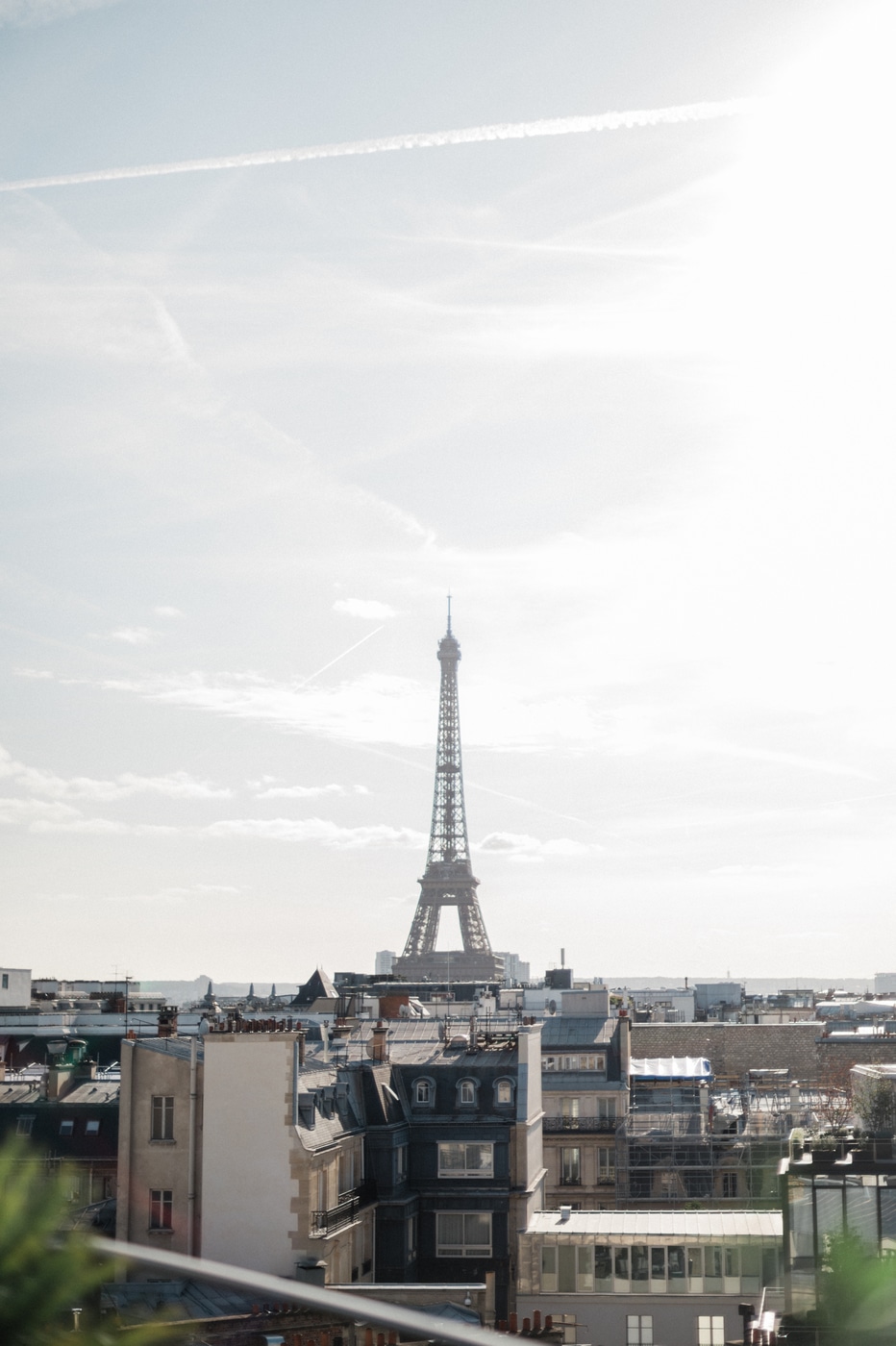 La Tour Eiffel depuis la terrasse de l'Hôtel Marignan de Paris