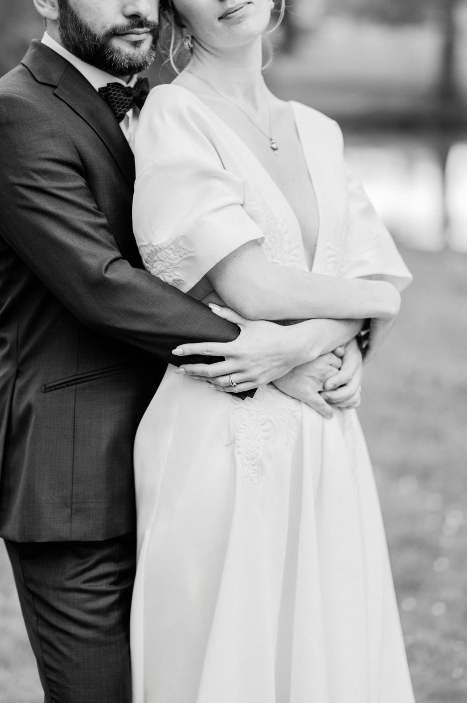 Séance photo de couple pour leur mariage au Château de la Bribourdière