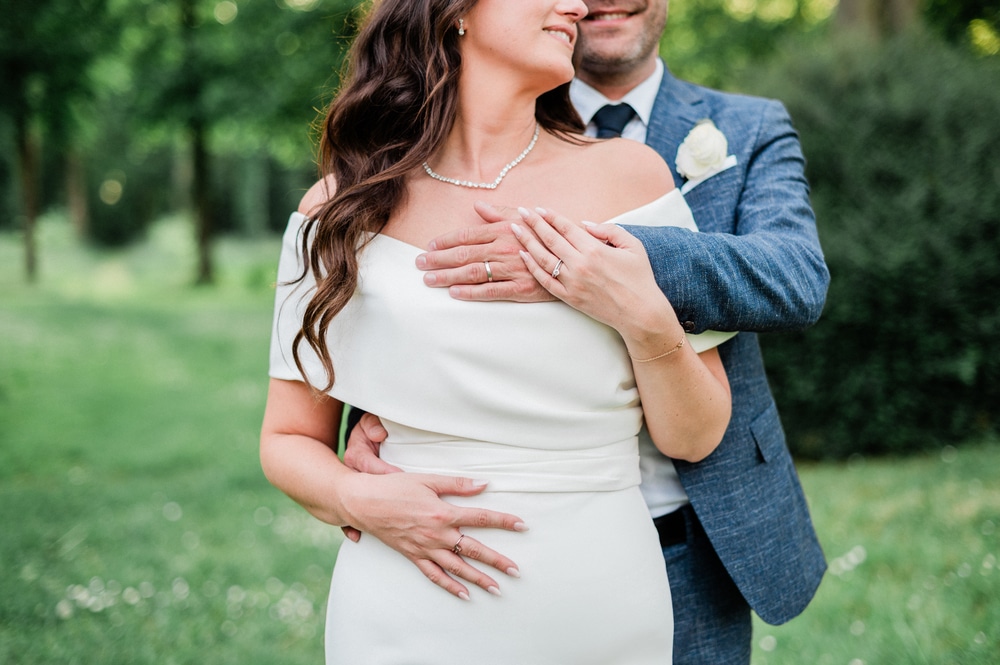 Photos de couple au Château d'Aveny à Vexin-sur-Epte en Normandie lieu de réception de mariage