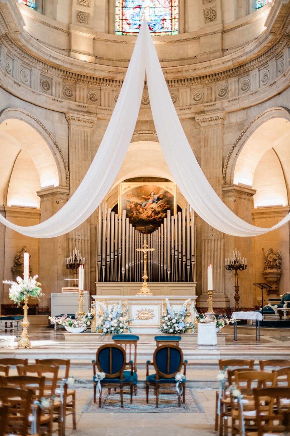Cérémonie religieuse à l'Église Notre-Dame de Versailles
